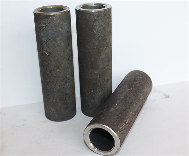 白银<font style='color:red'>钢筋冷挤压连接套筒</font>与套筒间距